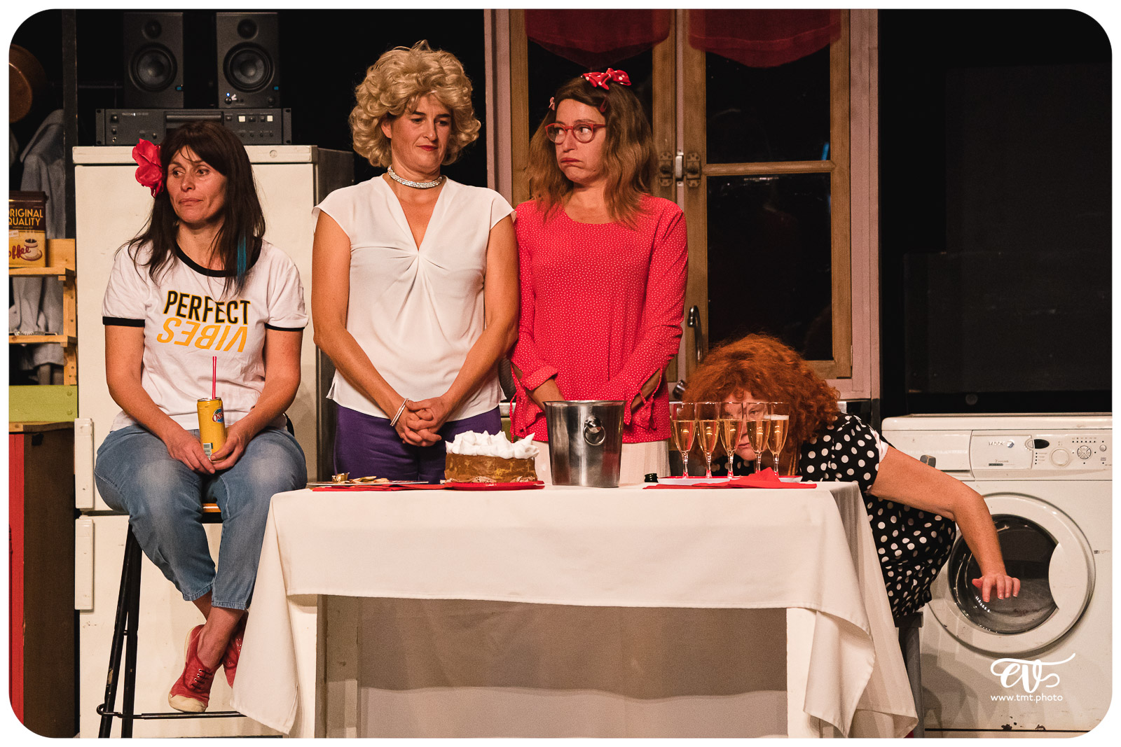 LES FEMMES SAVANTES (CIE DU DETOUR)